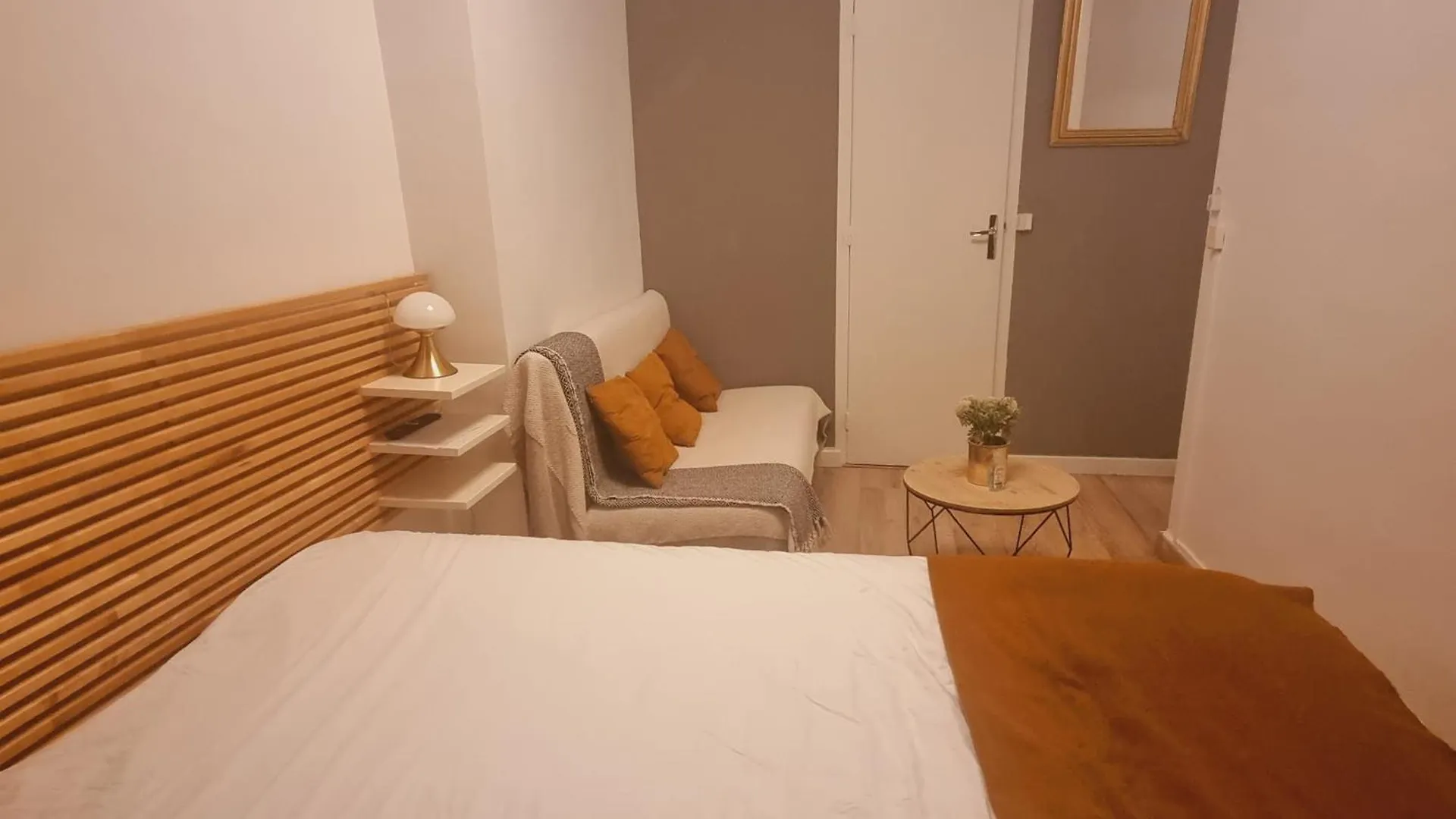 Joli A Bastille Apartment